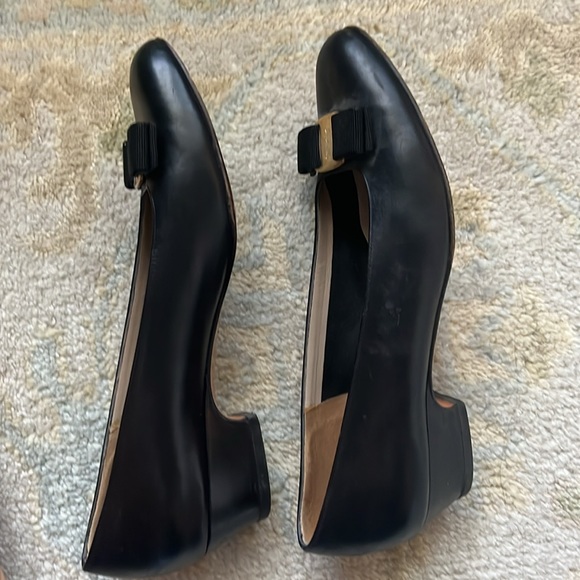 Salvatore Ferragamo Vara Bow Flat Navy Size 9B Authentic - Picture 3 of 9